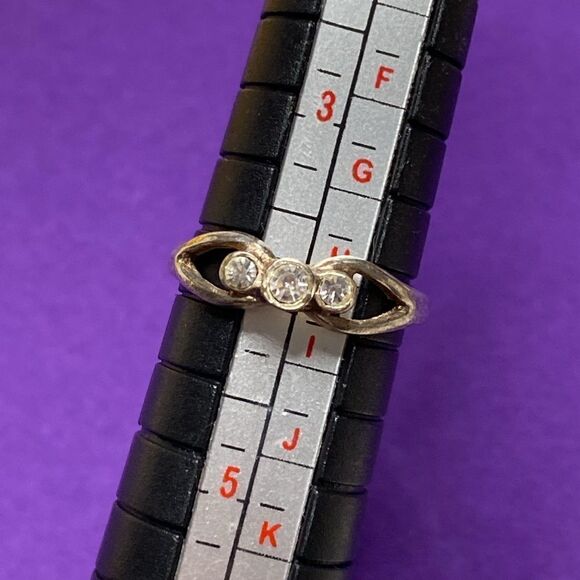 💛 Vintage 925 Triple CZ Pinky Ring - Picture 6 of 6